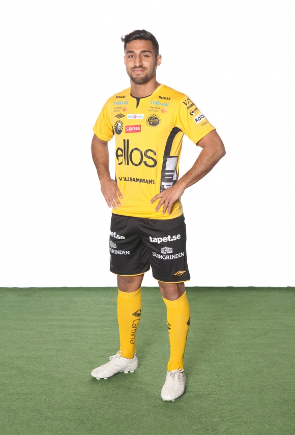 ئەمرۆ كوردێك لەگەڵ هەڵبژاردەی تۆپی پێی عێراق یاری دەكات